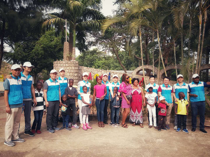 1513155415797943.jpg 7.在游樂場門前的合影.jpg