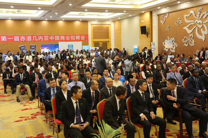 1525308591167999.jpg 招聘會現(xiàn)場2.jpg