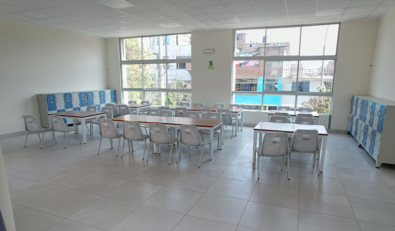 2100號Juan Velasco Alvarado學(xué)校教室內(nèi)部照片.jpg