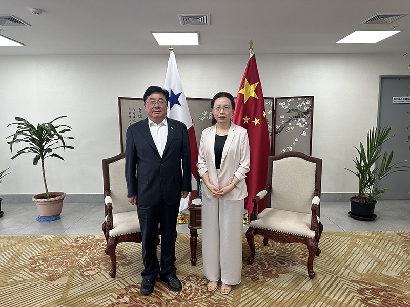 拜訪中國駐巴拿馬大使館徐學(xué)淵大使.jpg