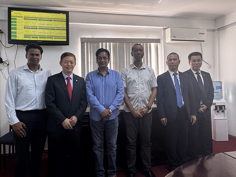 6. 張國(guó)來(lái)一行與圭亞那電力公司負(fù)責(zé)人會(huì)晤.jpg