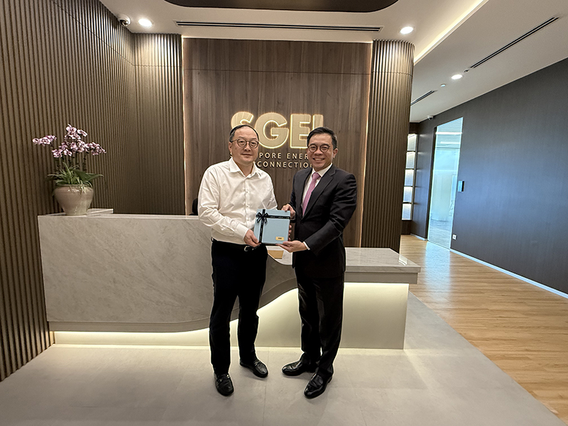 圖片1 與SGEI交換禮品.jpg